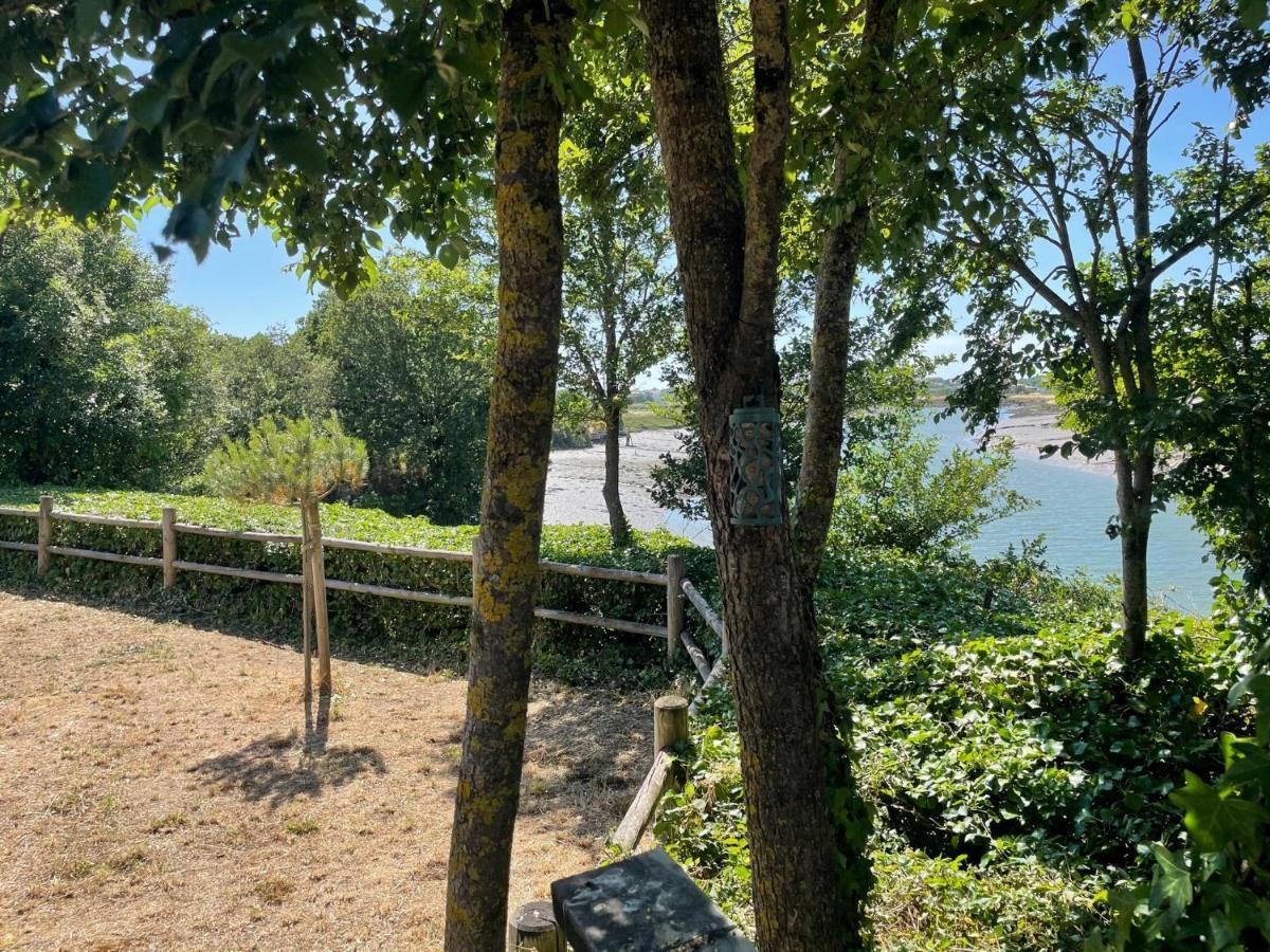 Maison En Bord De Riviere De Le Fenouiller